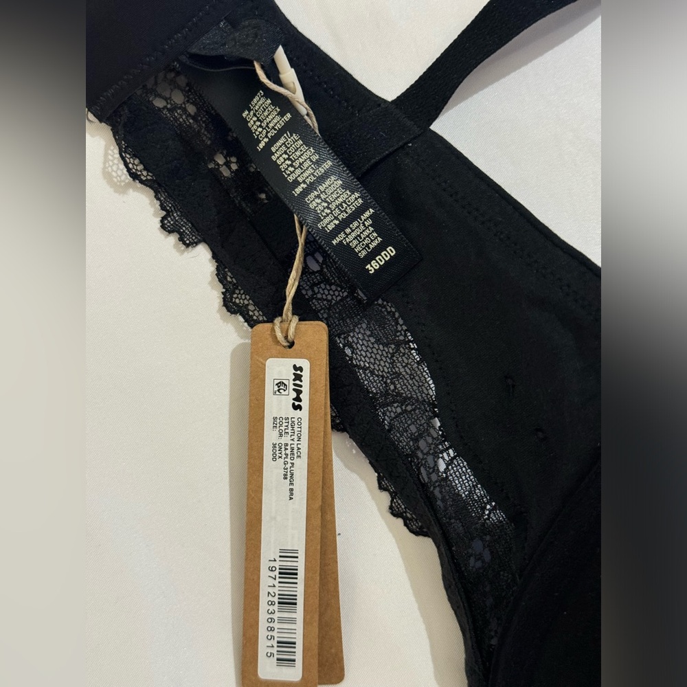 SKIMS Cotton Lace Lightly Lined Plunge Bra, Color: Onyx, Size: 36DDD - Picture 9 of 9
